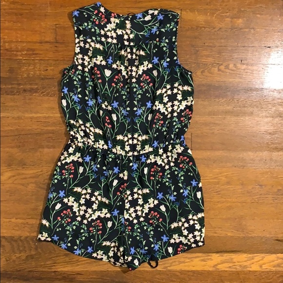 LIKE NEW Size 6 floral romper by Jasmine & Juliana - Picture 3 of 3